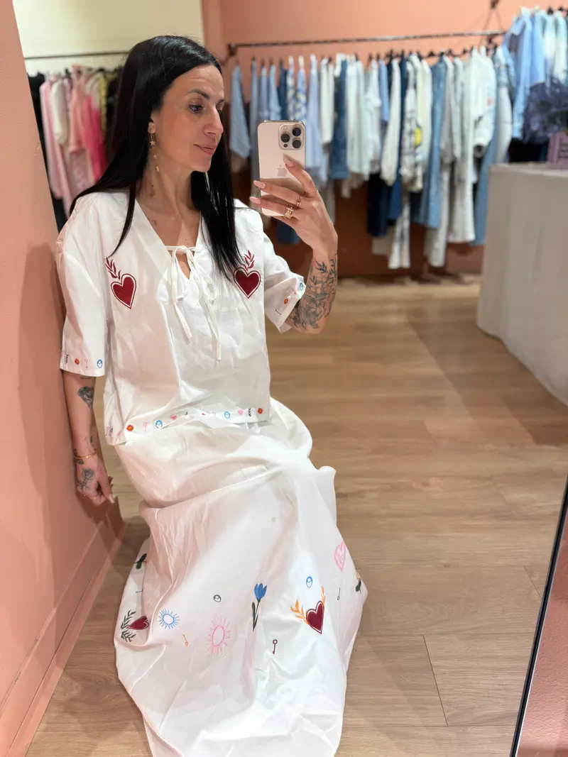 Blusa bianca ricami cuori