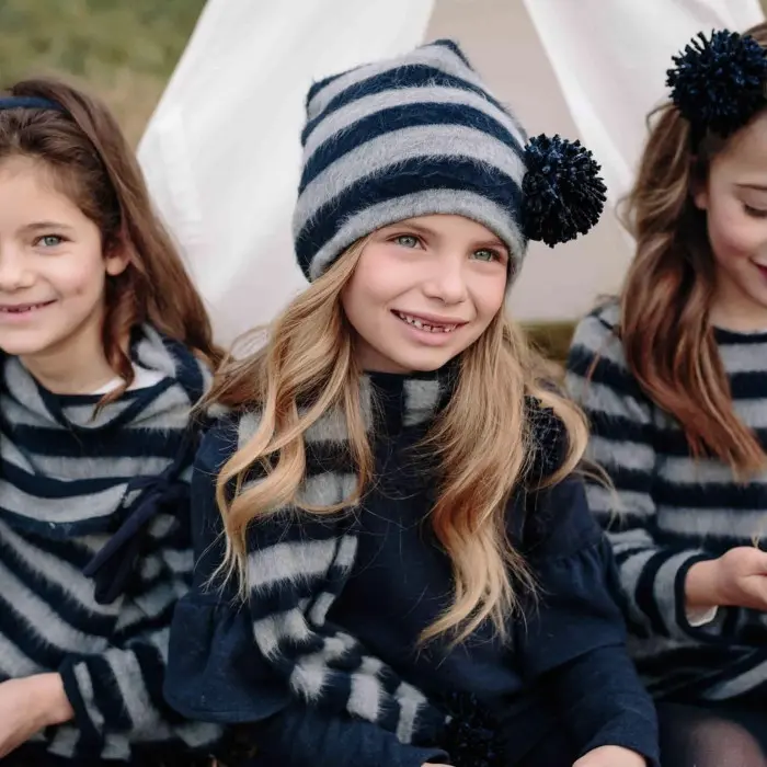 CAPPELLO RIGATO CON POMPON