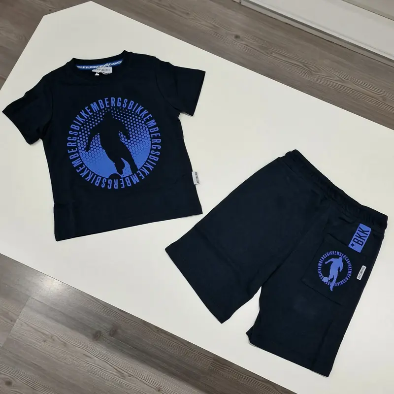 Completo bambino t-shirt blu con logo azzurro e bermuda coordinata