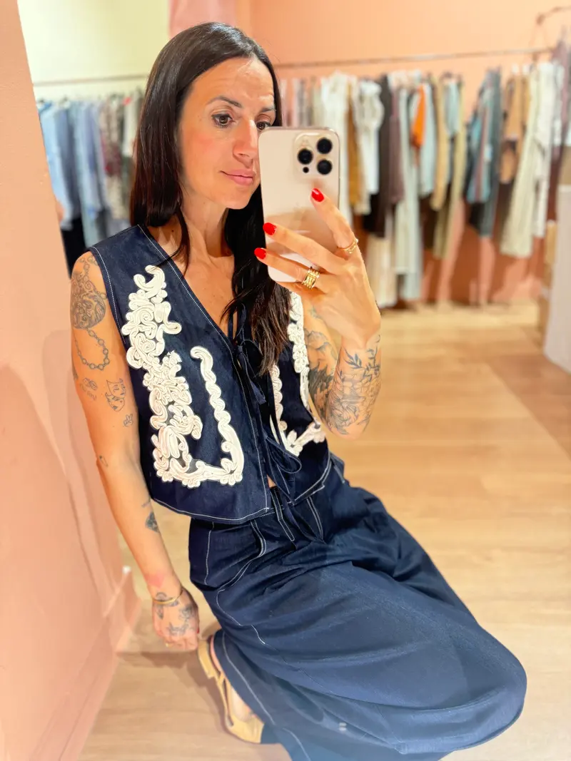 Gilet denim ricamato