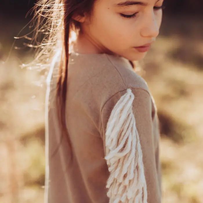 MAGLIA BEIGE CON FRANGIA