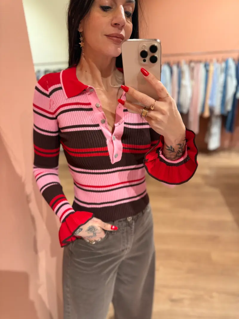 Maglia polo rigata con bottoni e polsino volant