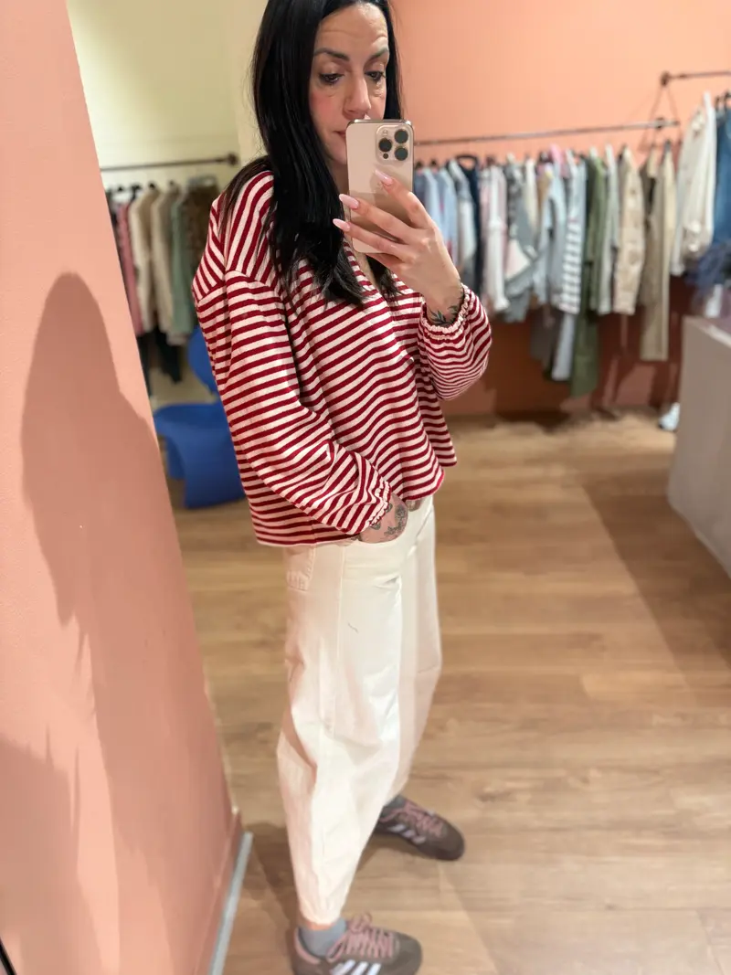 Maglia rigata scollo a V rosso bianco