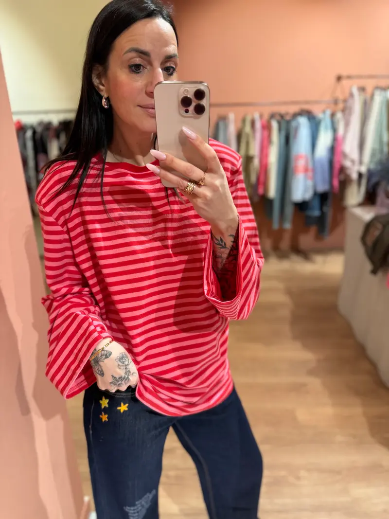 Maglia righe con spallina fucsia