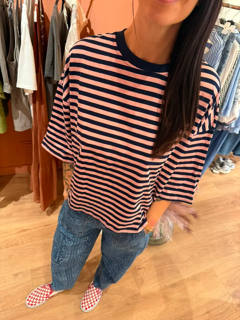 T-shirt a righe con schiena aperta