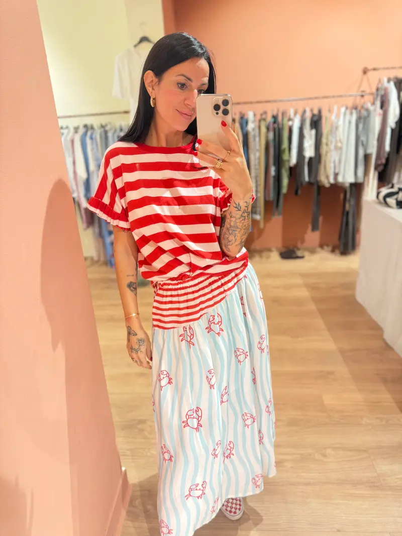 T-shirt a righe con volant spalla rosso