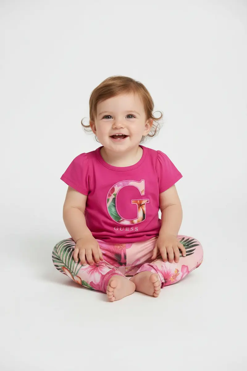 T-SHIRT + CAPRI LEGGINGS