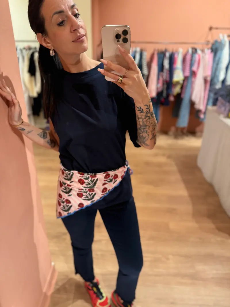 T shirt over blu notte