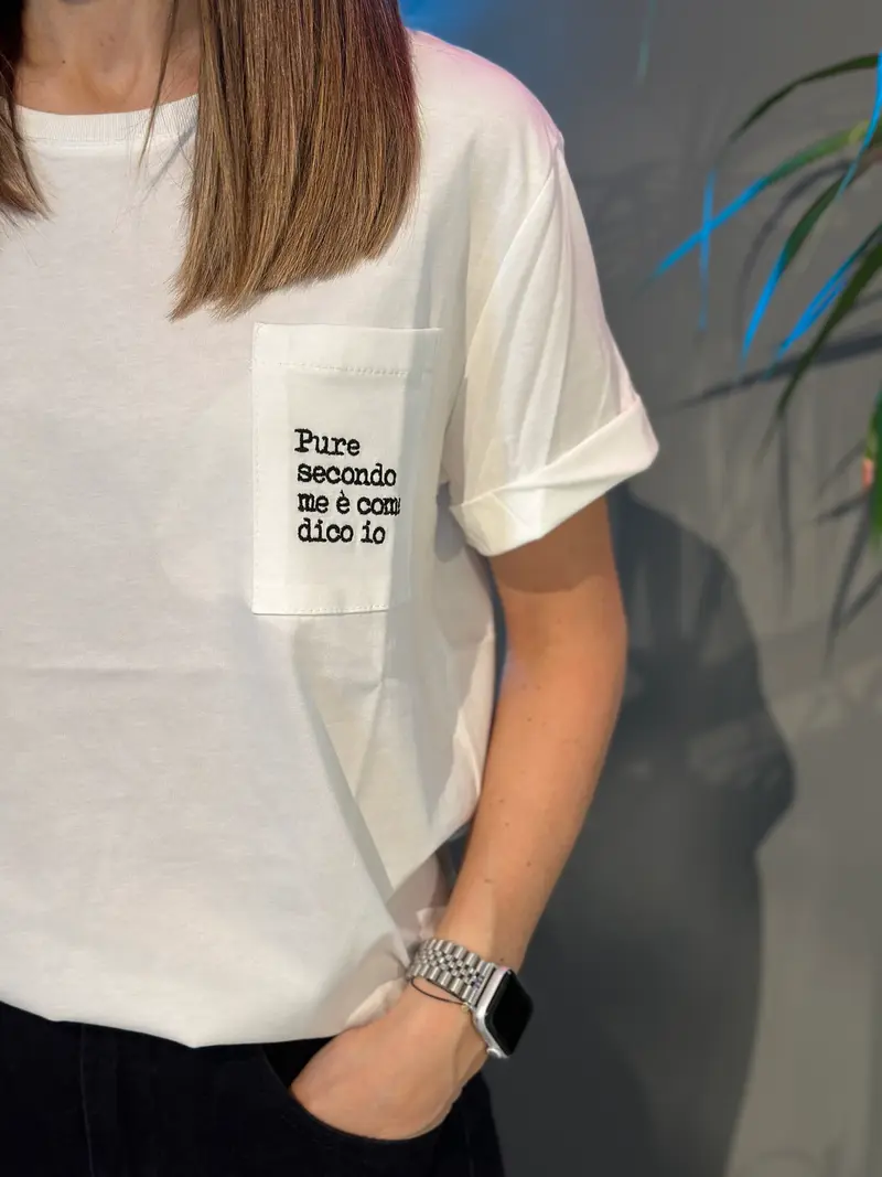 T-shirt ricamata