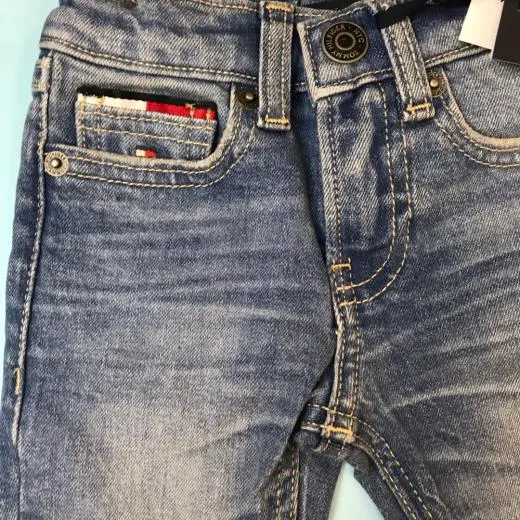TOMMY HILFIGER JEANS
