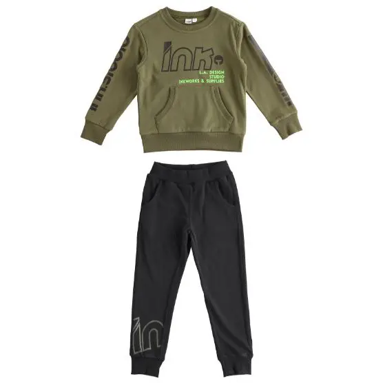 Tuta bambino nel verde militare